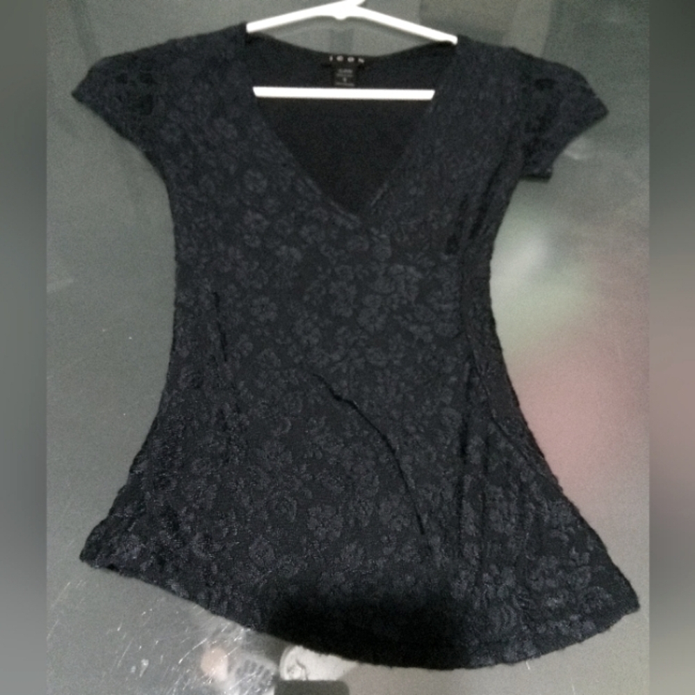 Vintage "ICON" women's black floral plunge neck short sleeve blouse nwot perfect